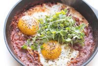 Keto Shakshuka: Flavorful Eggs in Robust Tomato Sauce