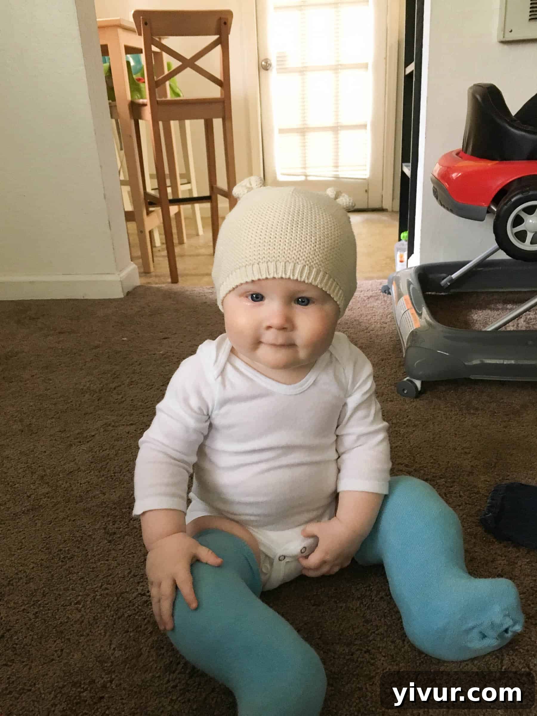 4 Yaşındaki Evladım Neden Alçıda ve Tekerlekli Sandalyede 14 Josh demonstrating incredible core strength, learning to sit up independently while wearing heavy full leg casts. This early challenge unexpectedly built significant physical capability.