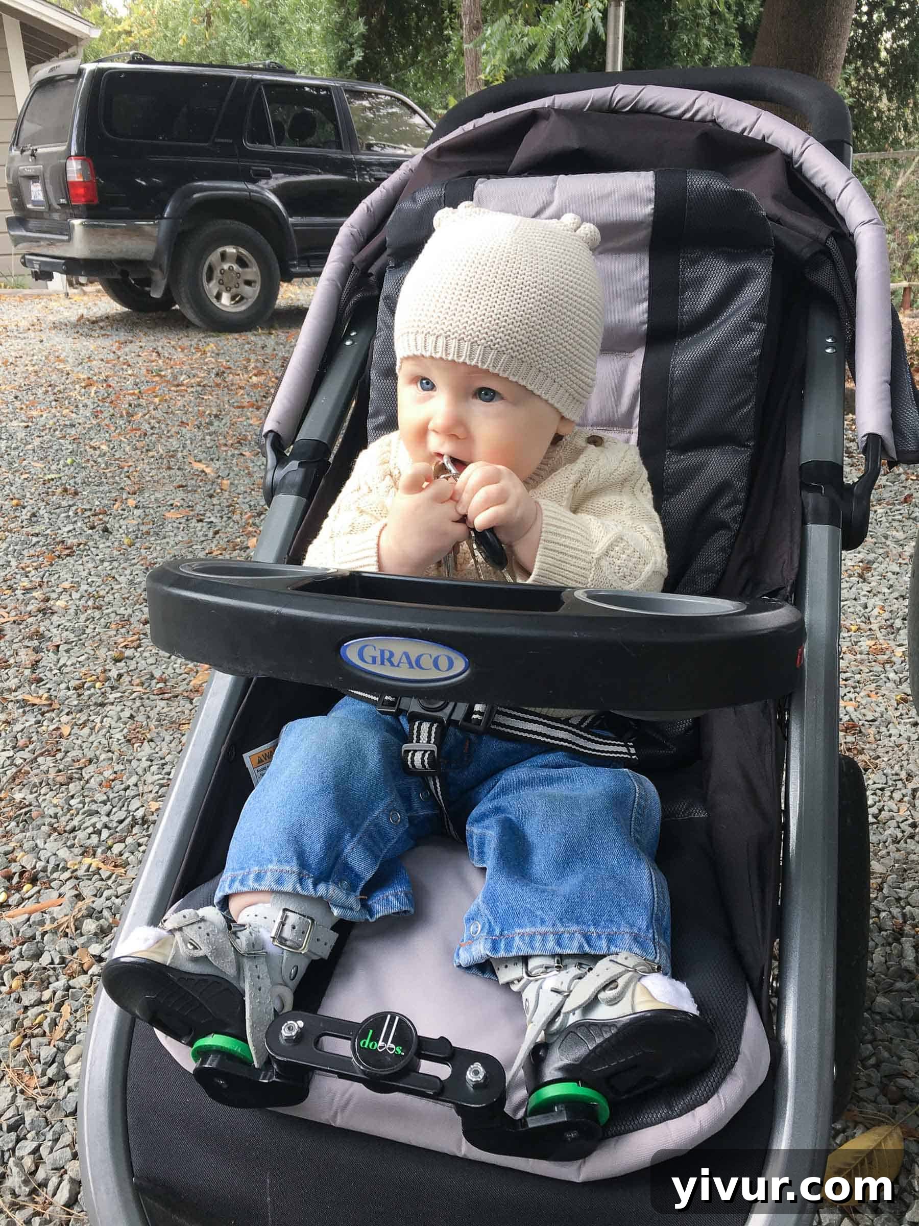 4 Yaşındaki Evladım Neden Alçıda ve Tekerlekli Sandalyede 15 Josh proudly wearing his upgraded Dobbs Bar for his boots and bar brace, which provided greater comfort and flexibility compared to previous bracing methods.