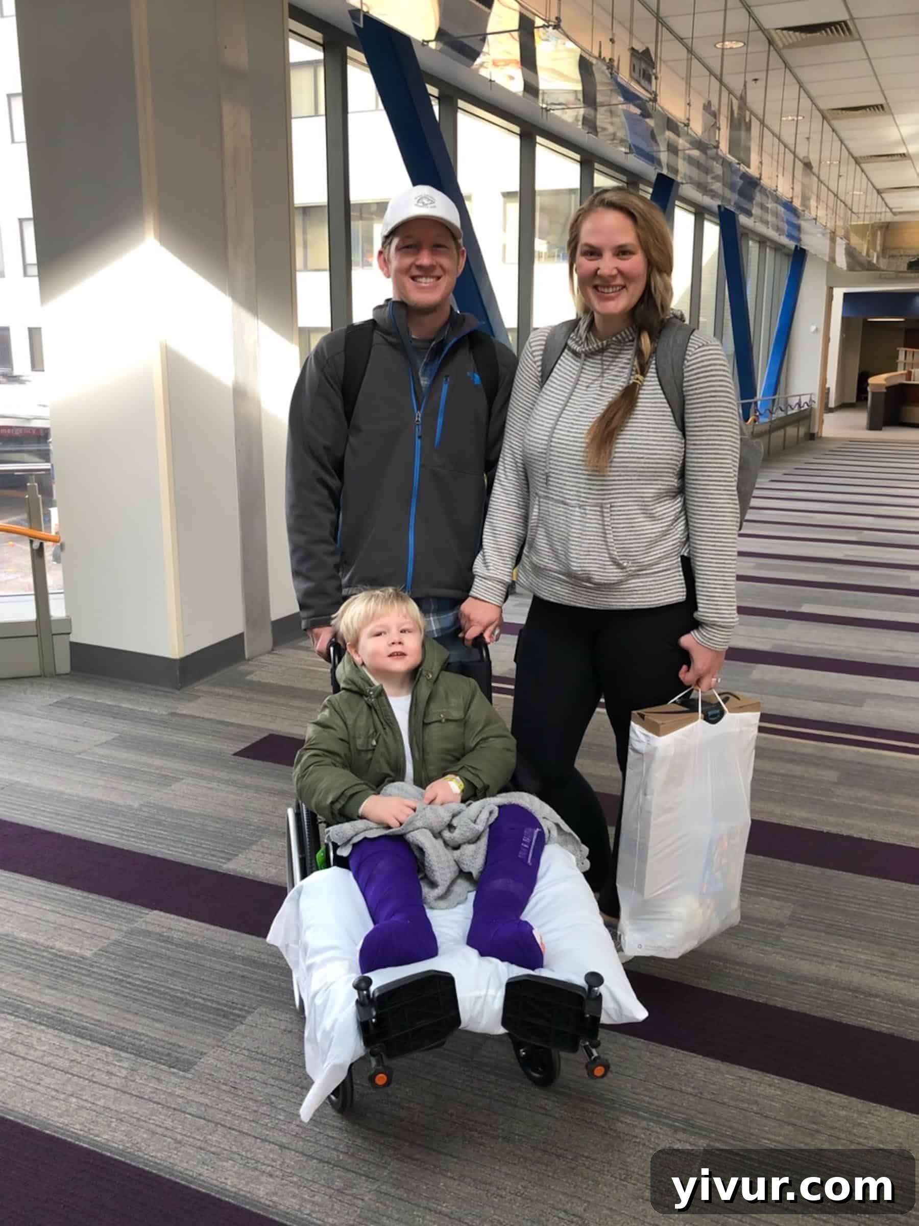 4 Yaşındaki Evladım Neden Alçıda ve Tekerlekli Sandalyede 27 Our family leaving the hospital after Josh's successful patellar dislocation surgery, filled with pride for his bravery and relief that the most difficult stages were behind them.