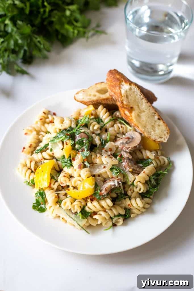 Creamy Mushroom and Bell Pepper Pasta with Arugula. Ready in 15 minutes! (vegetarian)