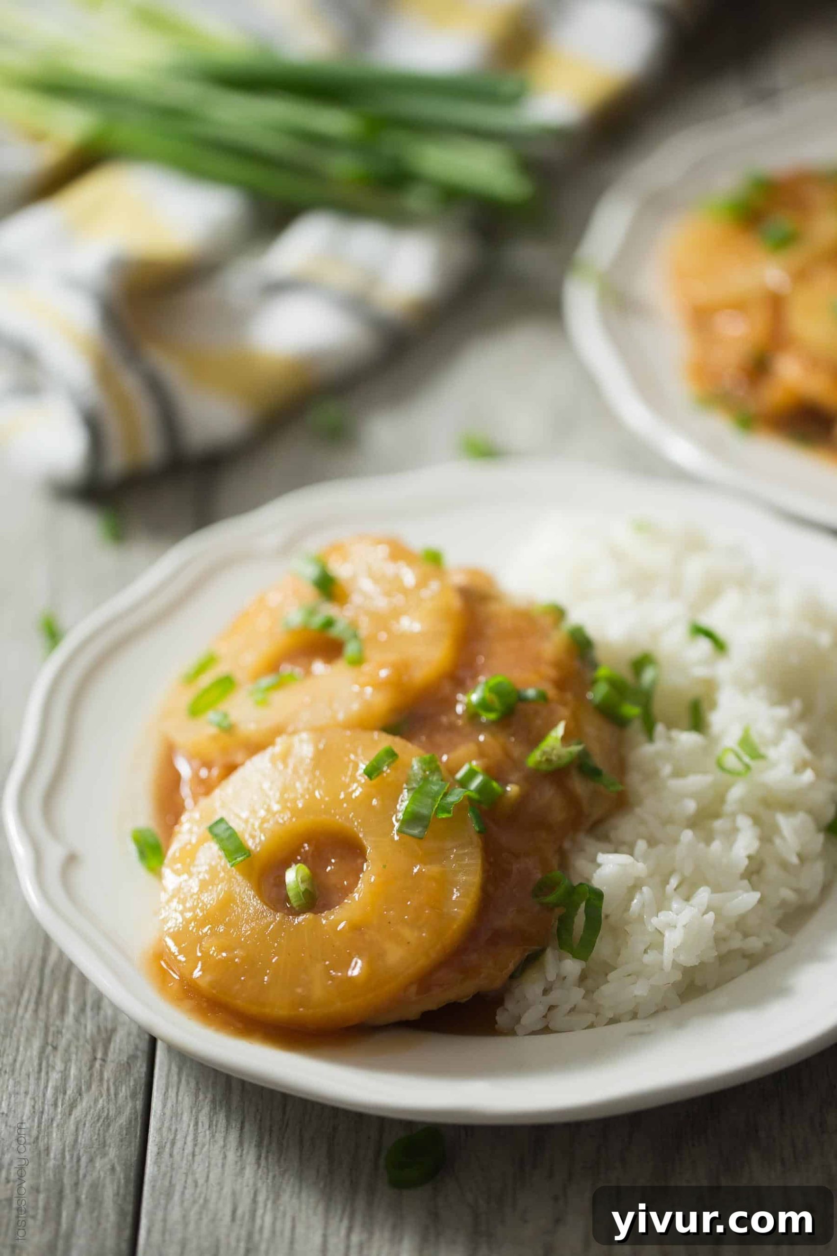 Slow Cooker Hawaiian Pineapple Chicken - a sweet and tangy crockpot dinner recipe the whole family will love! (gluten free, grain free, dairy free)