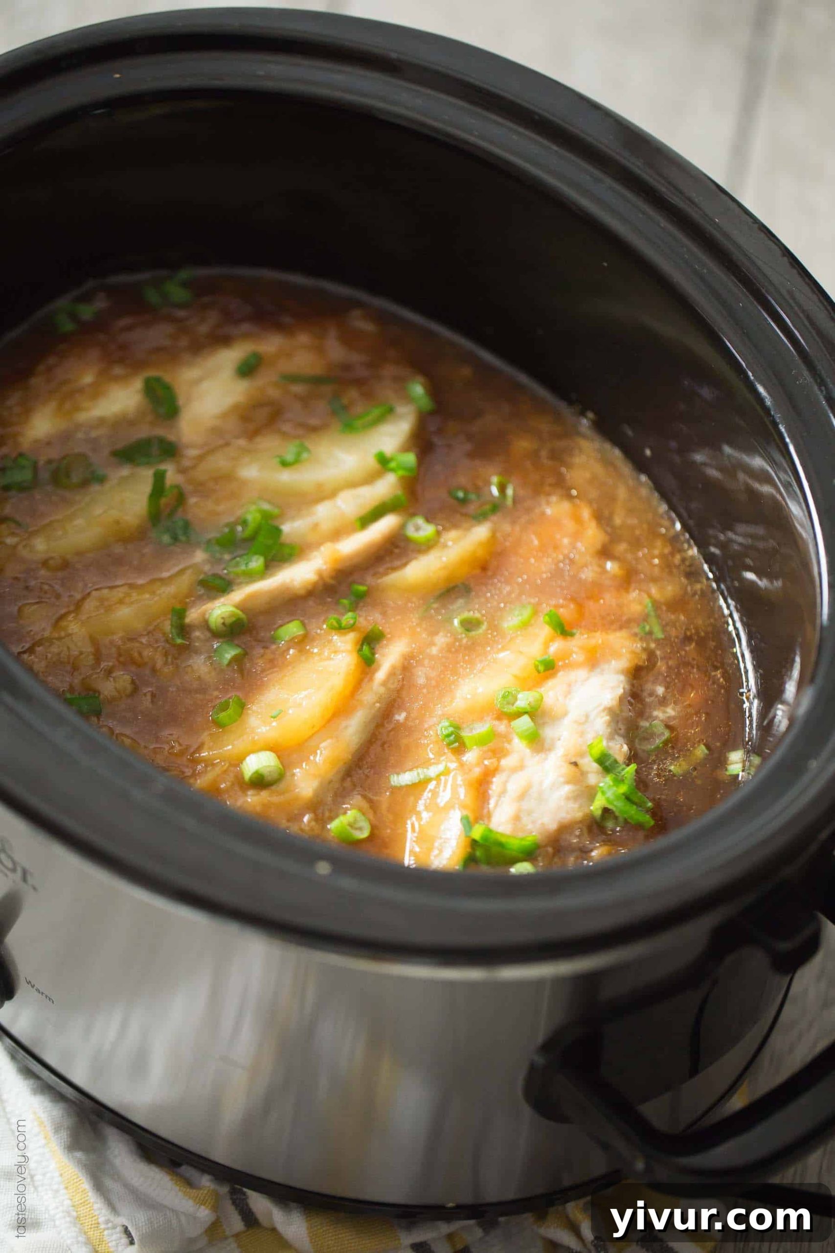 Slow Cooker Hawaiian Pineapple Chicken - a sweet and tangy crockpot dinner recipe the whole family will love! (gluten free, grain free, dairy free)