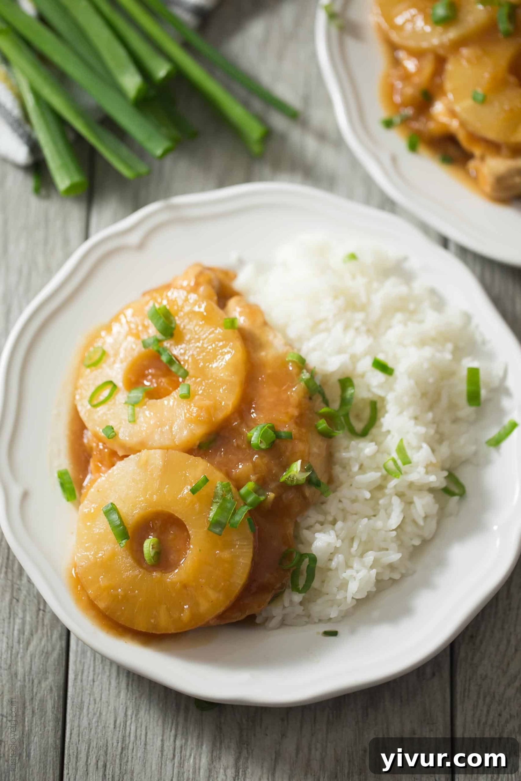 Slow Cooker Hawaiian Pineapple Chicken - a sweet and tangy crockpot dinner recipe the whole family will love! (gluten free, grain free, dairy free)