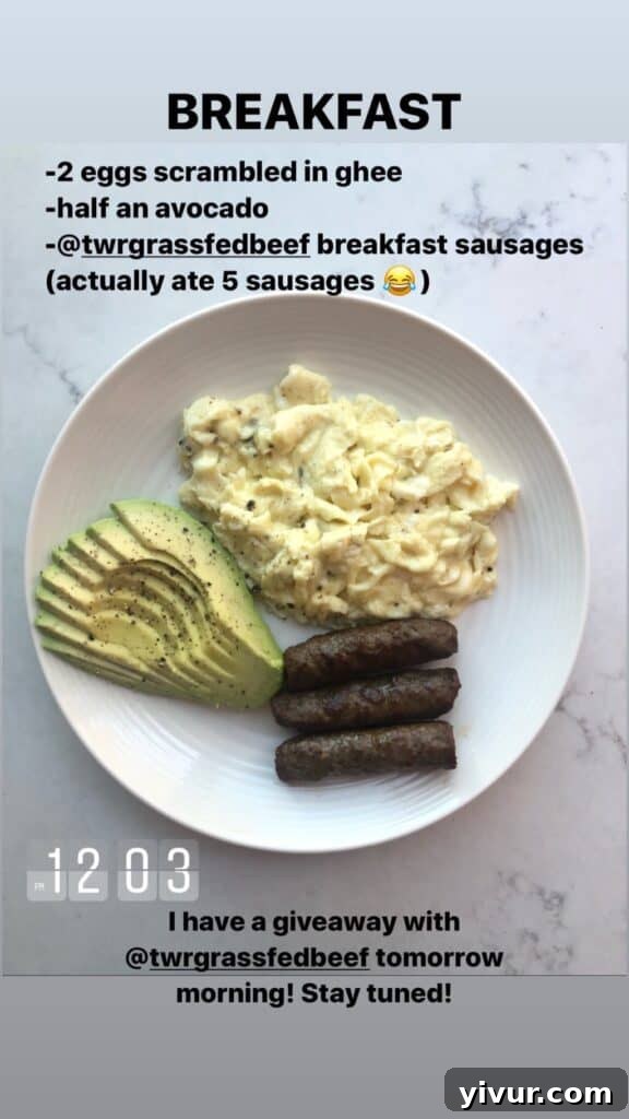 A vibrant and nutritious clean keto meal plate, demonstrating balanced eating.